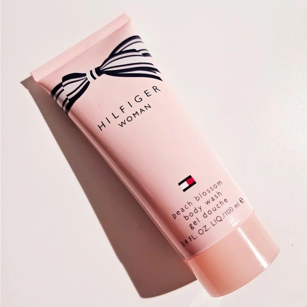 Tommy Hilfiger Woman Peach Blossom Body Wash (3.4oz).